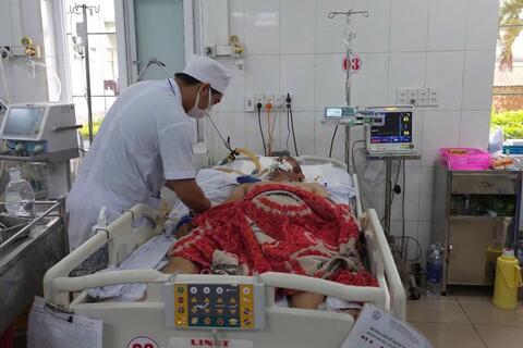 Bàn Tay Thép, Trái Tim Vàng: Điều Dưỡng Hồi Sức 211 Giành Lại Sự Sống Từ Ca Vỡ Khí Quản Gốc