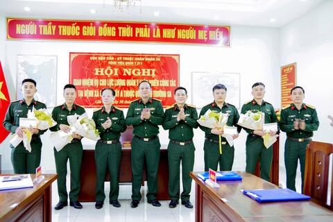 Đảng uỷ - Ban giám đốc Bệnh viện Quân y 211 tổ chức Hội nghị Giao nhiệm vụ cho cán bộ, nhân viên luân phiên công tác tại Bệnh xá đảo Đá Tây A, thuộc quần đảo Trường Sa.